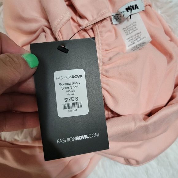 Fashion nova biker shorts - Picture 3 of 6